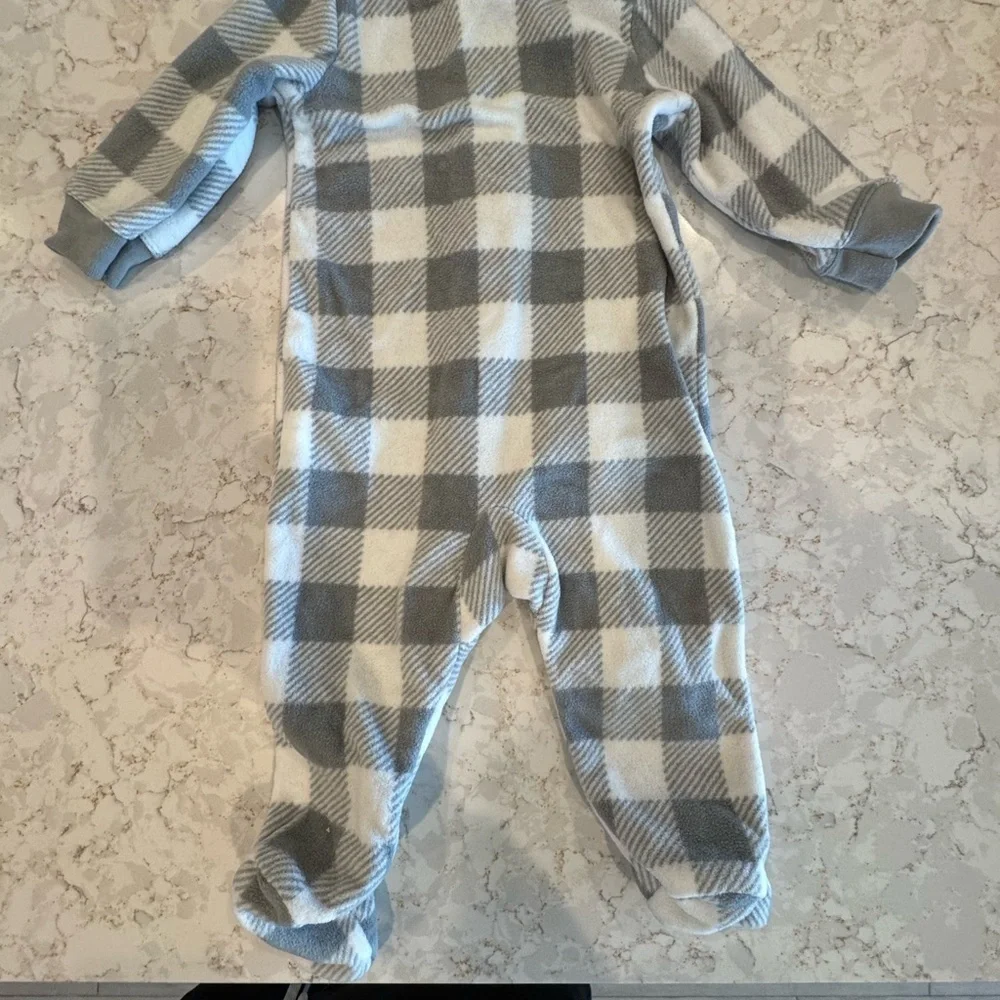 Amazon essentials 3-6Months - Gray and White Plaid Kids One Piece Fleece Footies